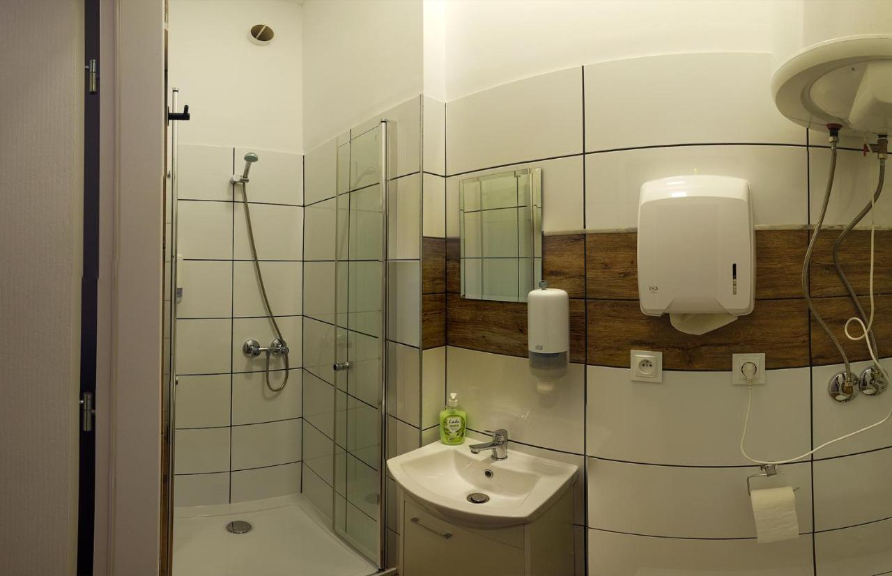 Czarna Owca- Pokoje Goscinne Gniezno Ngoại thất bức ảnh