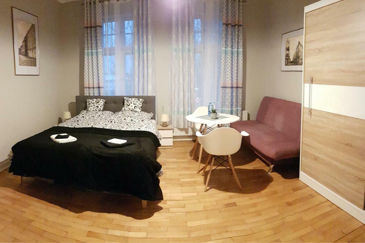 Czarna Owca- Pokoje Goscinne Gniezno Ngoại thất bức ảnh